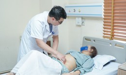 Kỳ lạ cụ bà 74 tuổi có 2 bàng quang