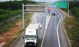 Hai tỉnh không đồng tình cấm xe 'hạng nặng' vào cao tốc Cam lộ - La Sơn, Cục Đường bộ nói gì?