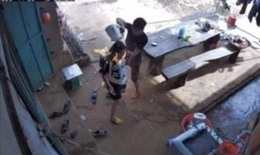 Chồng dùng xăng đốt vợ đang mang thai