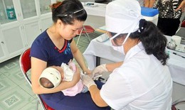 B&#233; 2 th&#225;ng tuổi sốc phản vệ sau ti&#234;m vaccine: Đ&#227; cai được m&#225;y thở