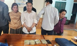 Bắt giữ 4 đối tượng mua bán trái phép 4 bánh heroin