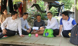 Tuổi trẻ ngành y tế khám bệnh, cấp phát thuốc miễn phí cho người dân quê hương Đại tướng Võ Nguyên Giáp