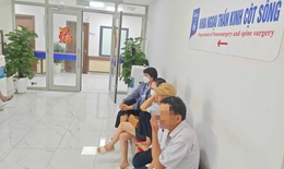 Nữ bác sĩ nội trú bị tai nạn hy hữu ở quán cà phê khó phục hồi 2 chân