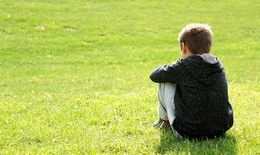 Tự kỷ: Biểu hiện, nguy&#234;n nh&#226;n, chẩn đo&#225;n, c&#225;ch điều trị v&#224; ph&#242;ng bệnh