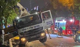 Sập nắp cống vỉa h&#232; khi đang bơm b&#234; t&#244;ng, ba thợ ở Th&#225;i B&#236;nh bị thương