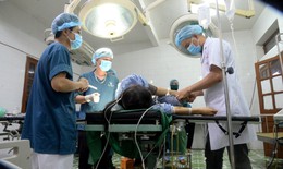 Cứu sống người phụ nữ bị viêm ruột thừa cấp ngay trên đảo