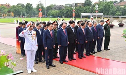 Các đồng chí lãnh đạo Đảng, Nhà nước vào Lăng viếng Chủ tịch Hồ Chí Minh