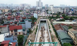 Hầm chui Giải Phóng vắng bóng công nhân, rào chắn thi công 'cắt xẻ' đường Kim Đồng