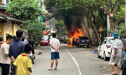 ‘Xế hộp’ BMW tự nhiên bốc cháy dữ dội khi đang đỗ