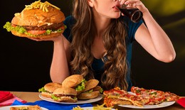 Ăn uống vô độ, nữ sinh viên 20 tuổi phải nhập viện tâm thần 