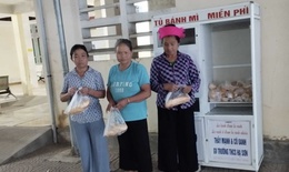 'Tủ bánh mì nụ cười 246' ấm lòng bệnh nhân nghèo