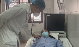 9 giờ cam go bác sĩ giành giật mạng sống cho người phụ nữ bị tai nạn đứt rời phế quản