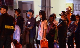 Người dân đến sân vận động Điện Biên từ rạng sáng xem tổng duyệt diễu binh, diễu hành