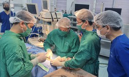 Bệnh viện Hữu nghị Việt Tiệp tiếp nhận kỹ thuật cấy ốc tai điện tử
