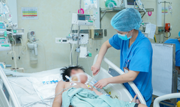 Xe ba gác chở xi măng chèn qua người, bé trai 12 tuổi bị chấn thương bụng kín nghiêm trọng

