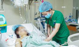 Đi xe đâm vào cột điện, thiếu nữ bị sốc đa chấn thương, vỡ gan độ 5