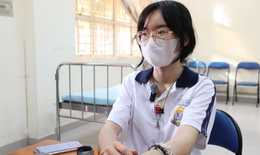 Nữ sinh bị viêm tuỷ phải nằm để thi tốt nghiệp THPT nuôi giấc mơ làm giáo viên