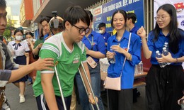 Thí sinh TPHCM dự thi môn đầu tiên Kỳ thi tốt nghiệp THPT trong tiết trời dịu mát