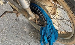 Áo chống nắng cuốn vào xe máy: Lời cảnh báo cho nhiều người khi sử dụng