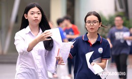 Thí sinh vui vẻ sau thi Ngoại ngữ lớp 10, nhiều em tự tin 9 điểm