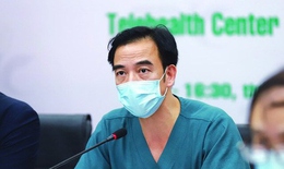 Ông Nguyễn Quang Tuấn xin thực hành tại bệnh viện để được cấp chứng chỉ, trở lại làm nghề y
