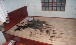 Mâu thuẫn gia đình, vợ lấy axit đổ lên người khiến chồng tử vong