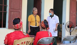 Tủ thuốc biên cương ‘ngăn đường’ mê tín