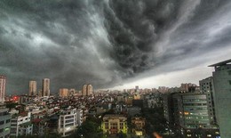 Cảnh báo mưa dông ở nội thành Hà Nội