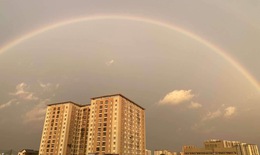 Hà Nội xuất hiện cầu vồng kép rực rỡ hiếm gặp