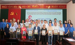 Xúc động trao di ảnh liệt sĩ được phục hồi dịp 27/7