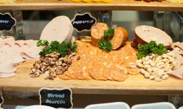 Bùng phát vi khuẩn Listeria gây tử vong có liên quan đến thịt nguội thái lát
