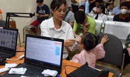 Phụ huynh hào hứng dẫn trẻ dưới 14 tuổi đi làm thẻ căn cước