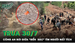 X&#250;c động h&#236;nh ảnh chiến sĩ ng&#226;m m&#236;nh trong ‘biển r&#225;c’ h&#224;ng giờ t&#236;m người mất t&#237;ch