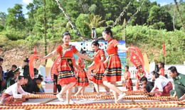 Vui Tết Lấp lỗ của đồng b&#224;o d&#226;n tộc Chứt