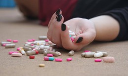 Sự nguy hiểm của ma t&#250;y tổng hợp v&#224; nguy cơ l&#226;y nhiễm HIV