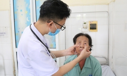 Người phụ nữ nhiễm 5 loại giun s&#225;n nguy hiểm v&#236; m&#243;n ăn y&#234;u th&#237;ch của người Việt