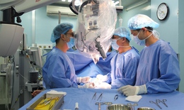 Nam thanh niên bị cây cơ bida đâm vào 'của quý'