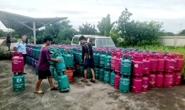 Bắt quả tang cơ sở san, chiết, nạp khí LPG trái phép từ bồn chứa khí vào bình gas