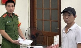 Tài xế taxi 'nhặt được ví rơi tìm người để trả'