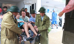 H&#224; Nội đưa bệnh nh&#226;n từ v&#249;ng lũ về cơ sở điều trị tốt hơn