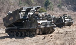 Khoảnh khắc bệ phóng tên lửa phóng loạt М270 của Ukraine 'tan thành từng mảnh'