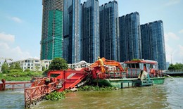 TPHCM sử dụng thiết bị hiện đại thu gom mỗi ngày 30 tấn rác thải trên sông, kênh rạch