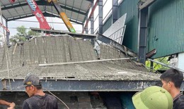 Sập giàn giáo khiến 2 người tử vong