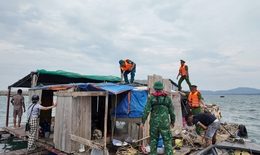 B&#227;o số 3 c&#225;ch Quảng Ninh 450km