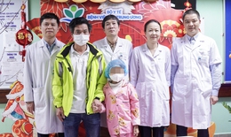 Bé gái suy thận mãn giai đoạn cuối nhận 'quà tặng cuộc sống' từ người cho chết não