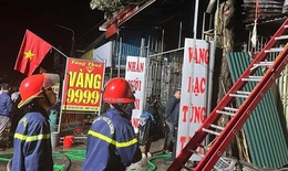 Cháy nhà ở kết hợp kinh doanh vàng, 3 người kịp thoát hiểm