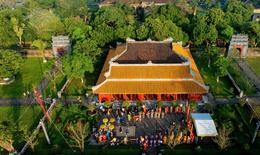 Hoàng cung Huế dựng nêu đón Tết Ất Tỵ