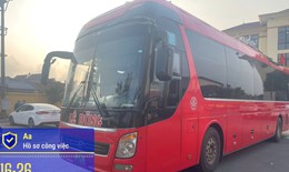 Chở qu&#225; 15 người, &#244; t&#244; kh&#225;ch bị phạt hơn 100 triệu đồng, tước ph&#249; hiệu 2 th&#225;ng