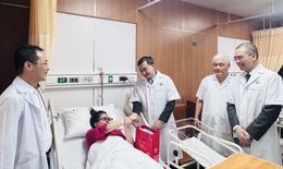 Thứ trưởng Bộ Y tế Trần Văn Thuấn thăm, chúc Tết Bệnh viện Phụ sản Hà Nội