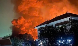 'Bà hỏa' ghé thăm Công ty giầy Venus Việt Nam trong đêm giao thừa